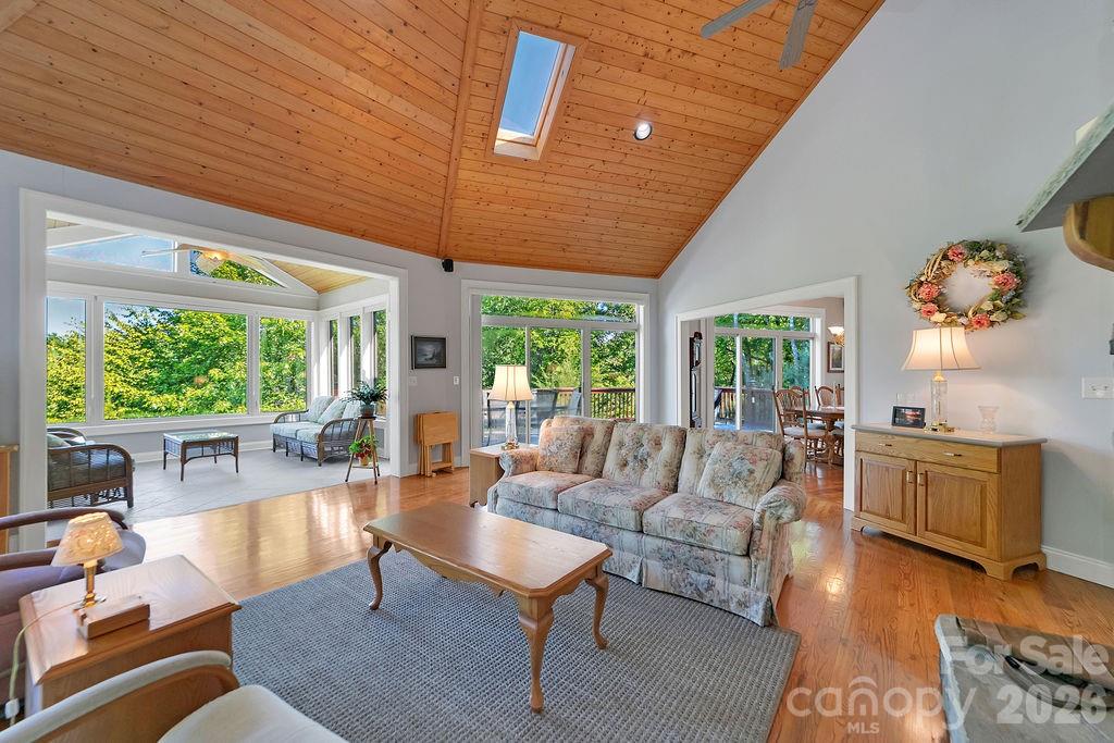 1228 Ugugu Drive Property Photo 10