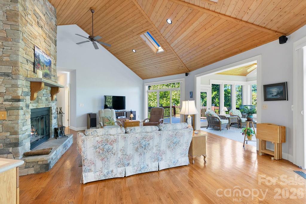 1228 Ugugu Drive Property Photo 11