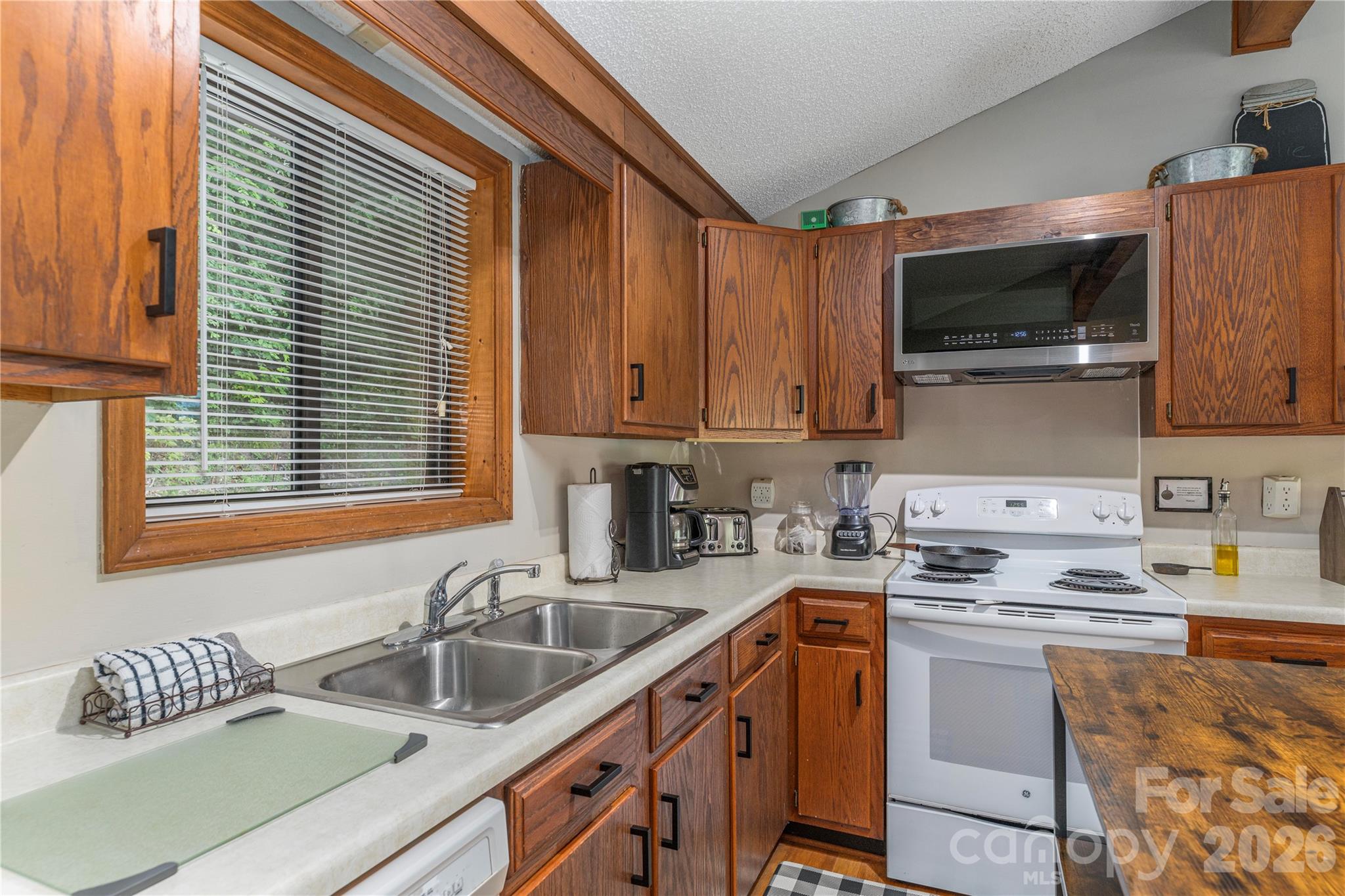 73 Mountain Breeze Drive Property Photo 14