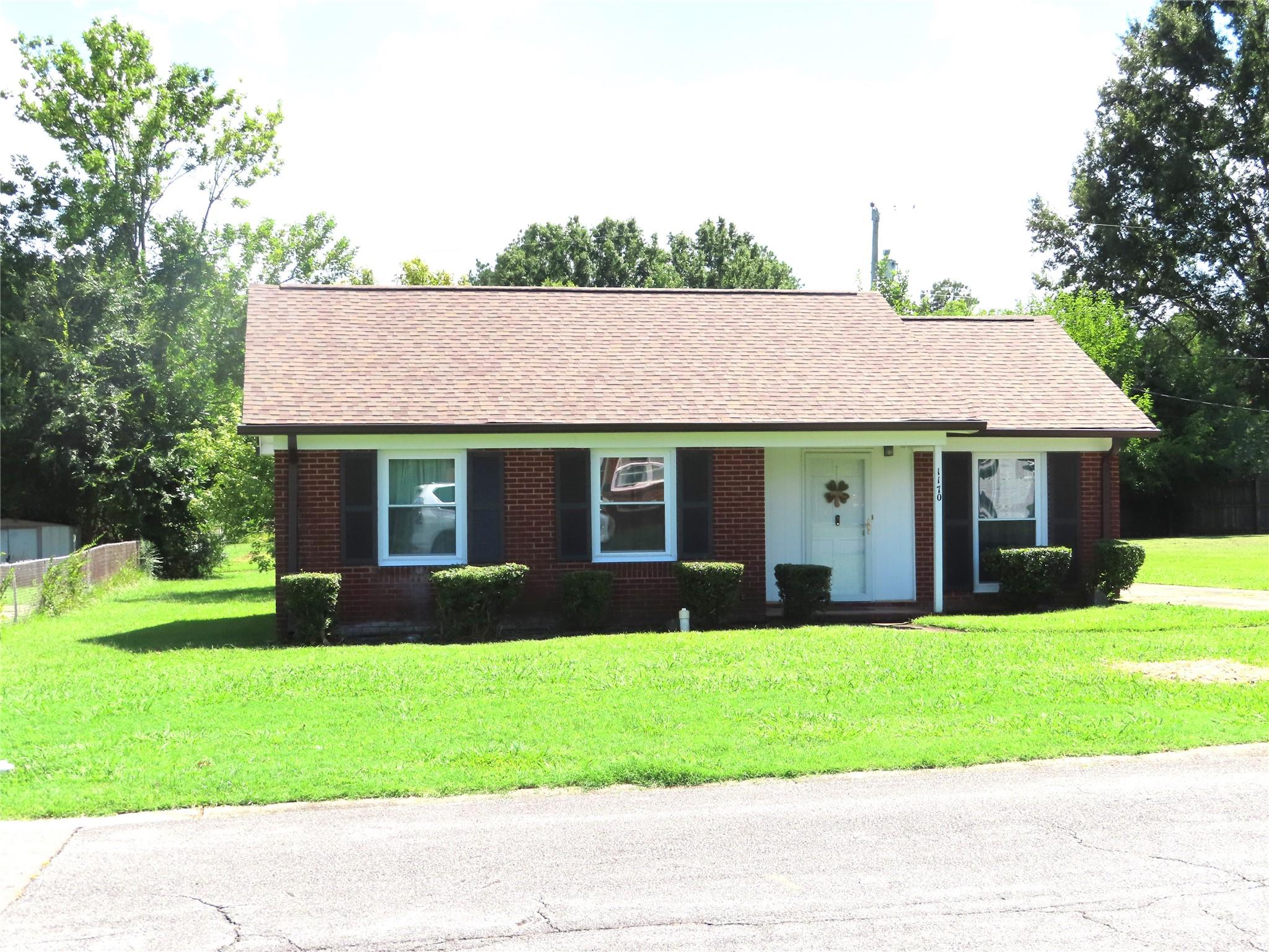 1170 Parkmont Lane Property Photo 1