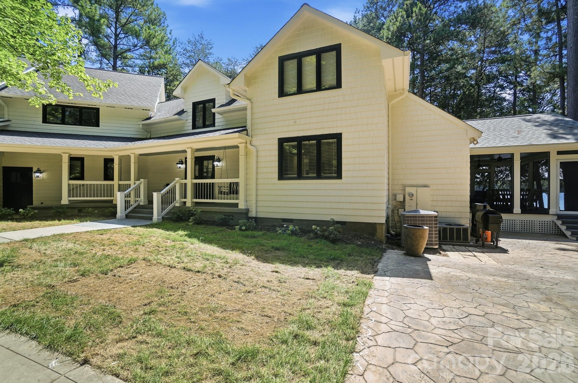 9265 Belle Pines Court Property Photo 8