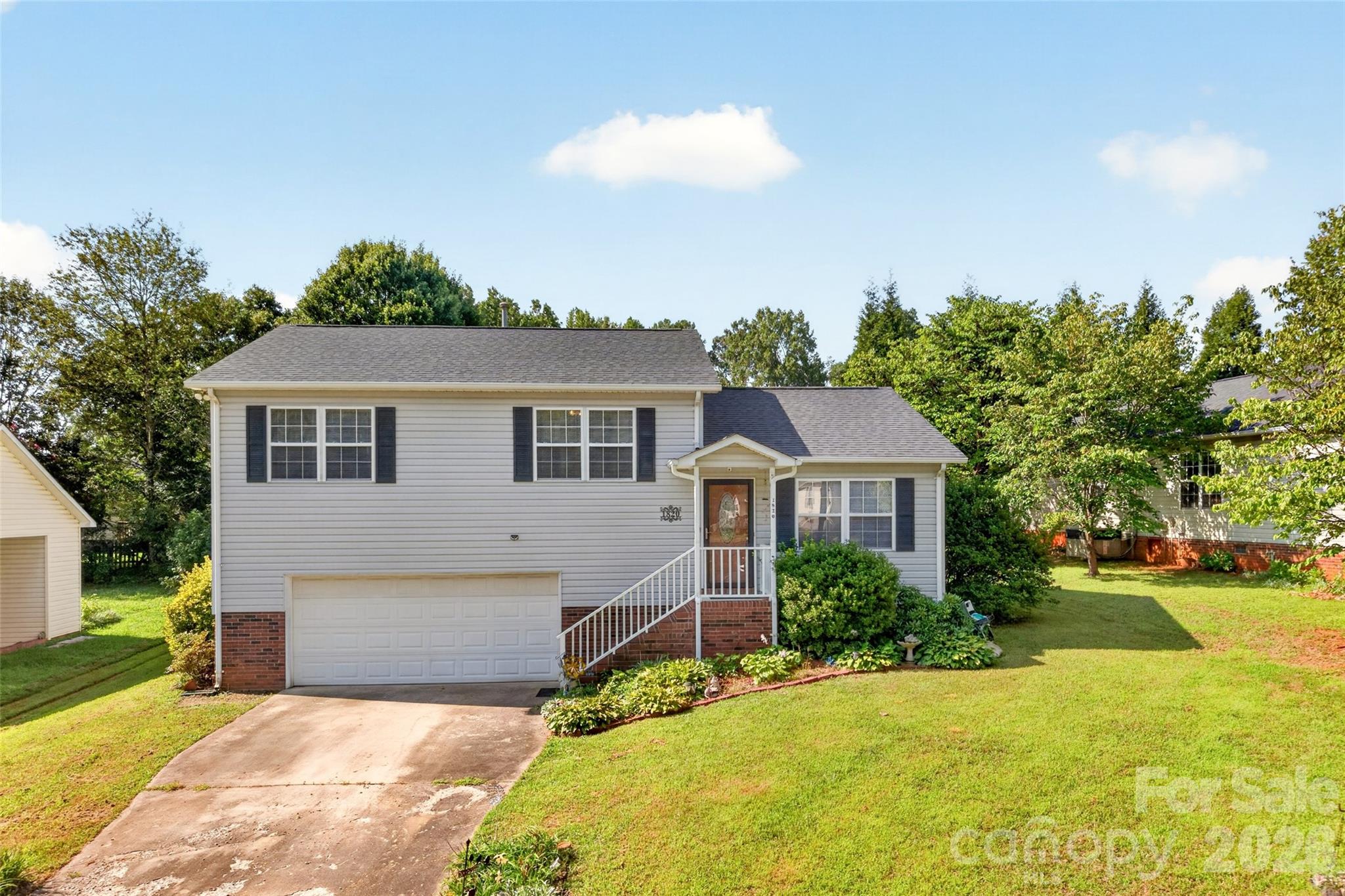 1820 Hampshire Drive Property Photo 2