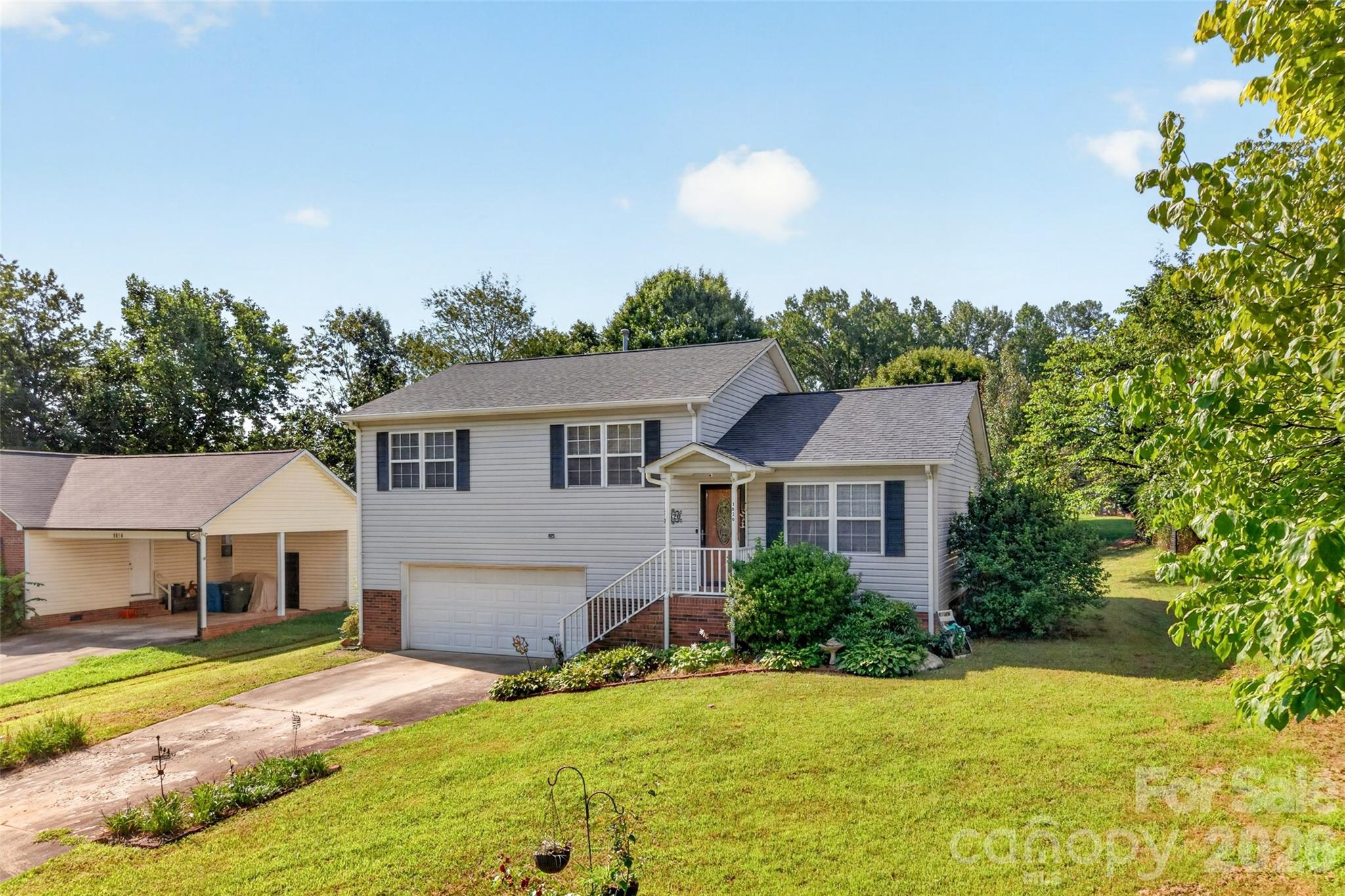 1820 Hampshire Drive Property Photo 3