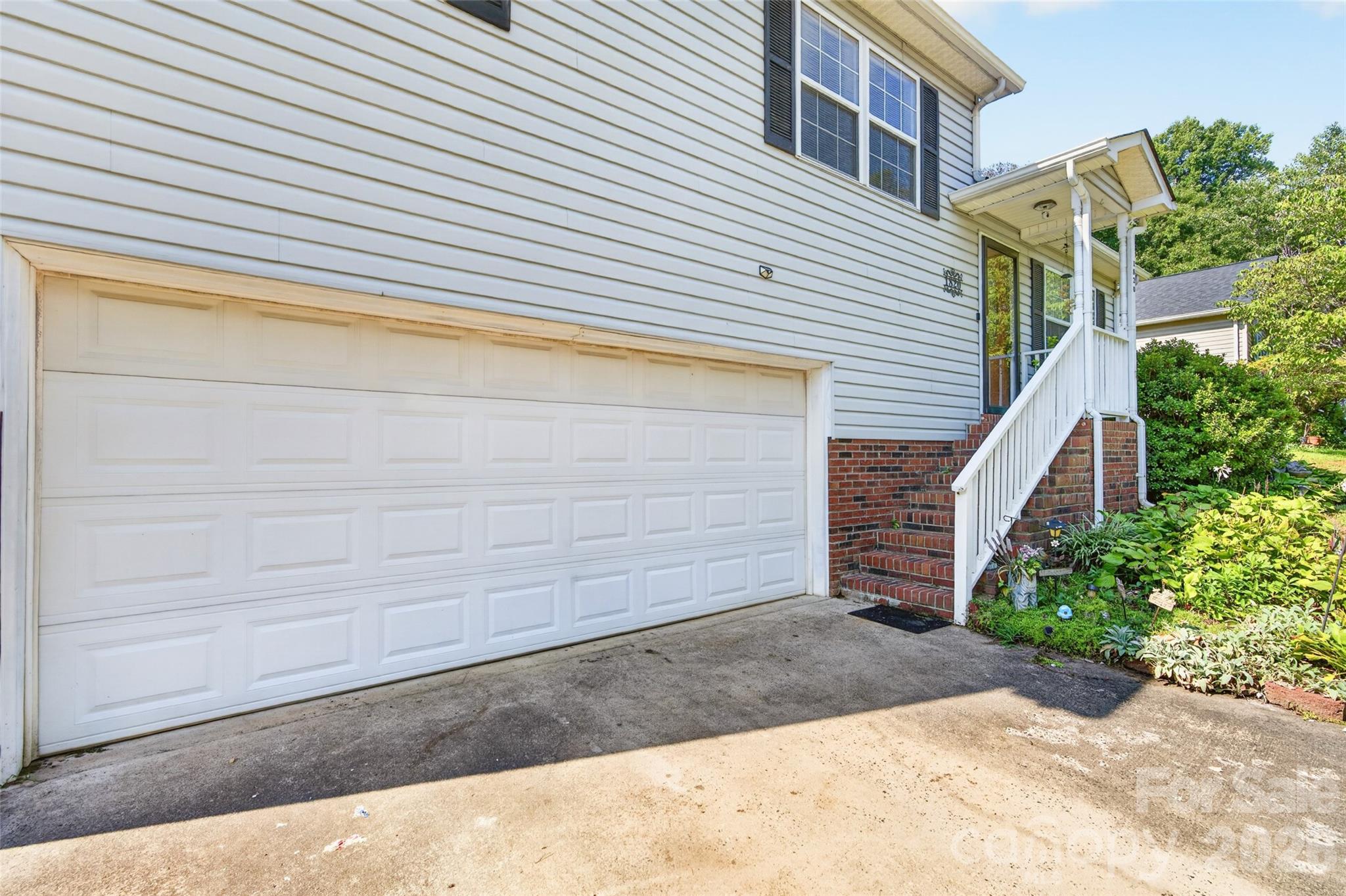 1820 Hampshire Drive Property Photo 4