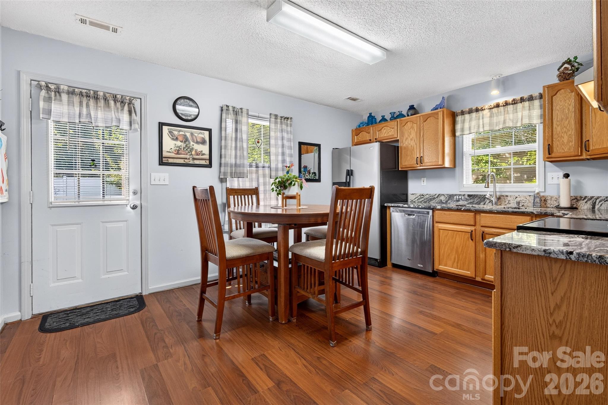 1820 Hampshire Drive Property Photo 8