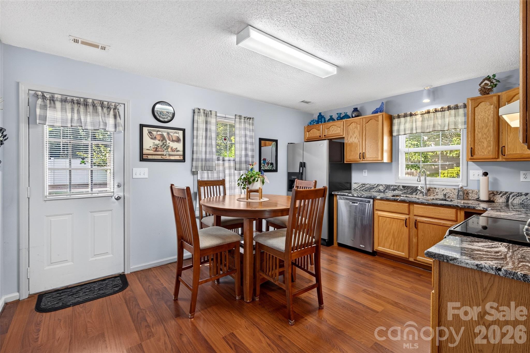 1820 Hampshire Drive Property Photo 9