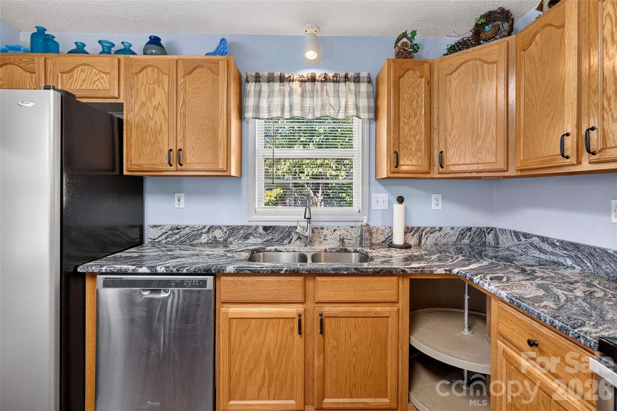 1820 Hampshire Drive Property Photo 11