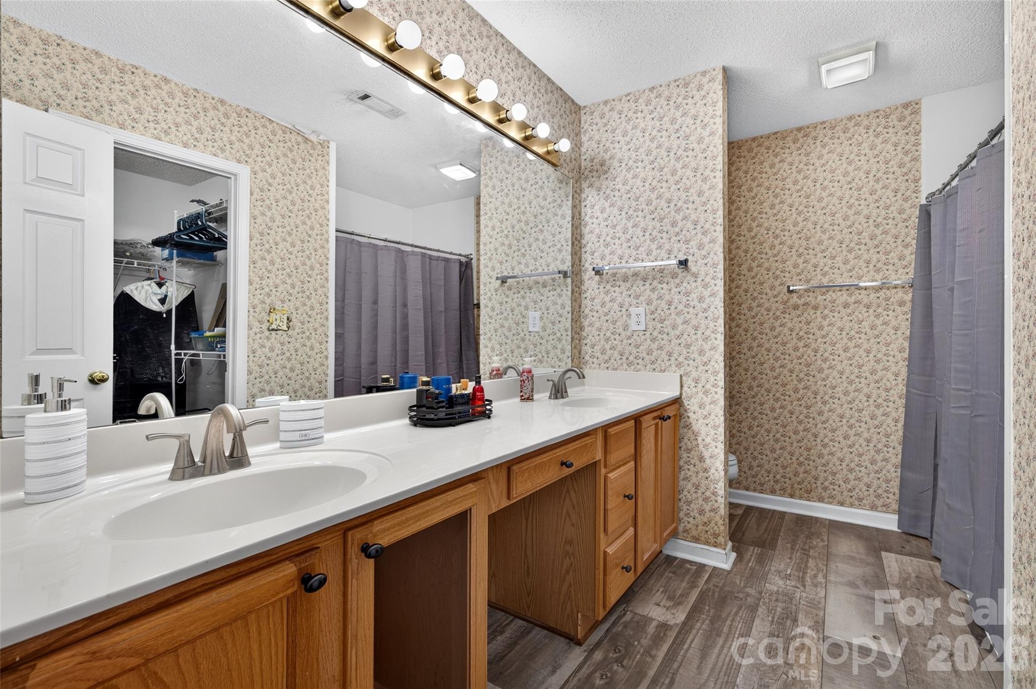 1820 Hampshire Drive Property Photo 18