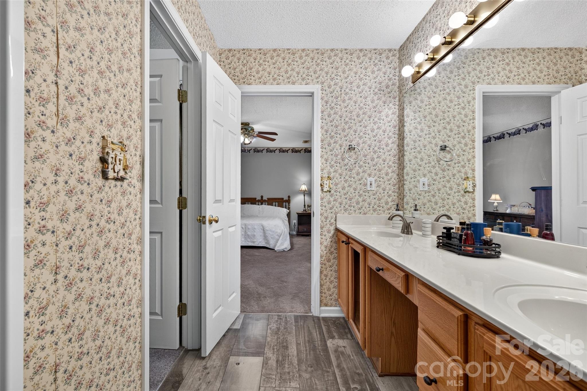 1820 Hampshire Drive Property Photo 20