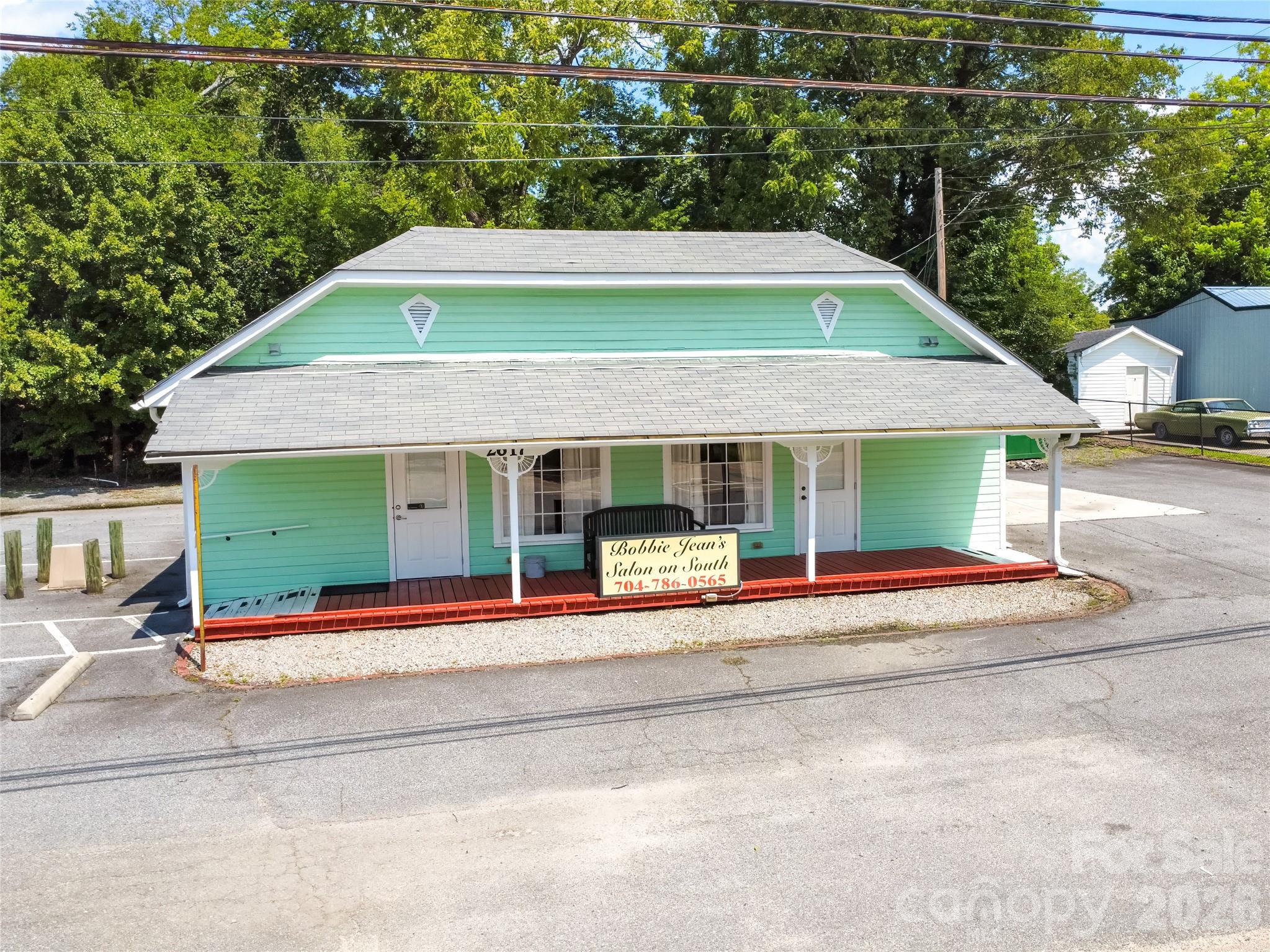 2617 S Main Street Property Photo 1