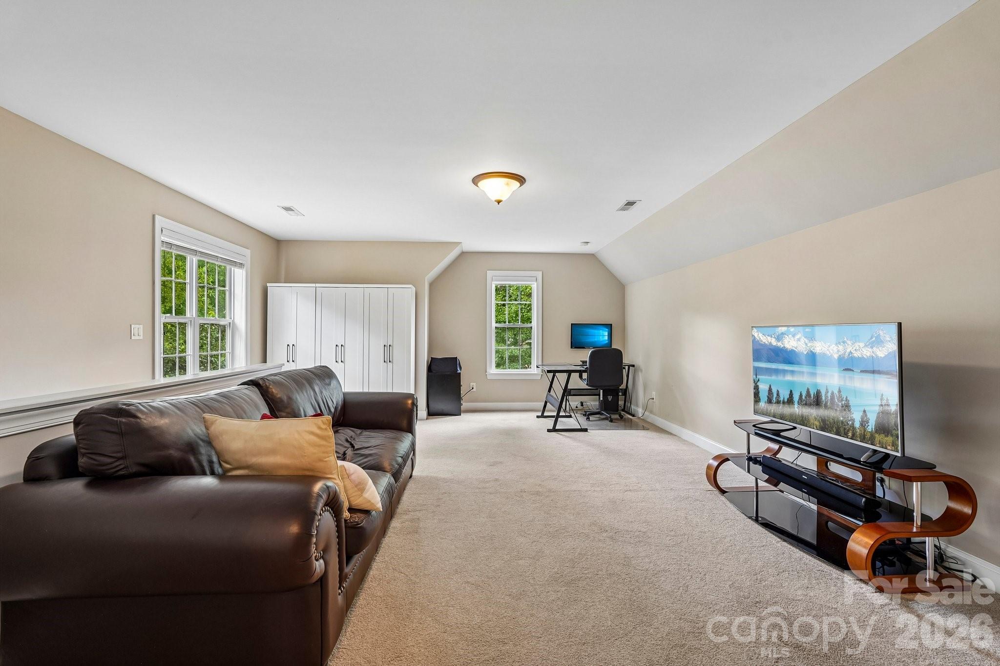 10823 Persimmon Creek Drive Property Photo 32
