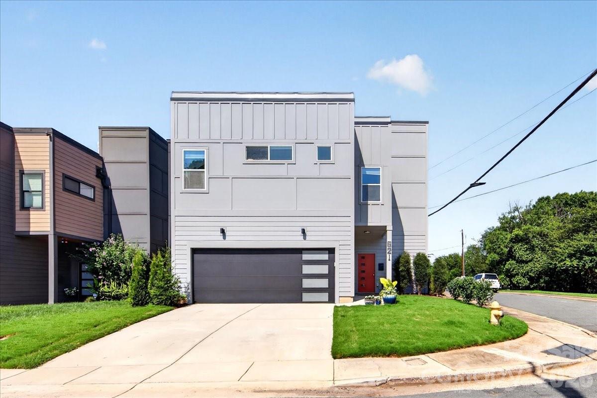 621 Campus Street Property Photo 1