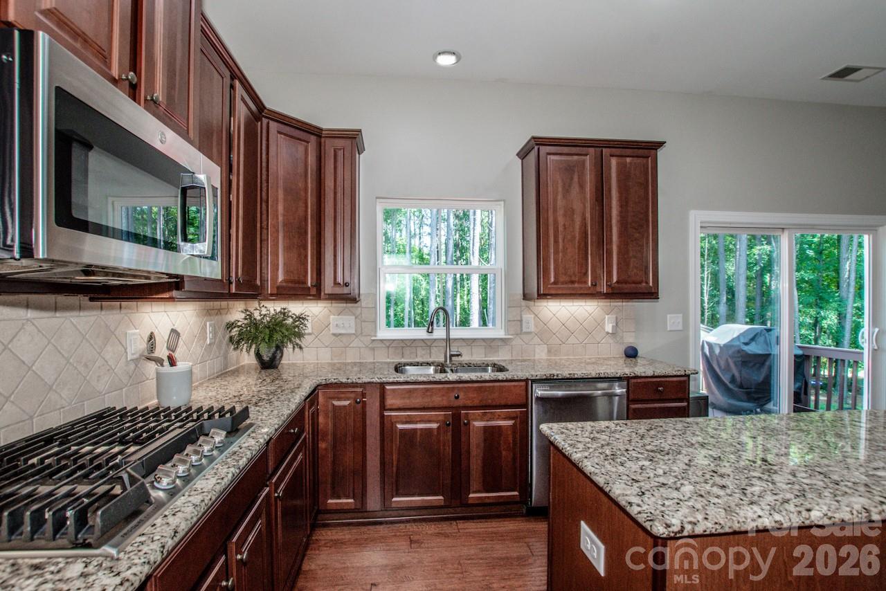197 Chaska Loop Property Photo 7