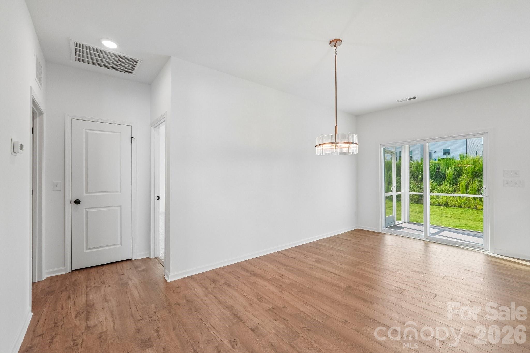 527 Gentle Bend Cove 269b Property Photo 12