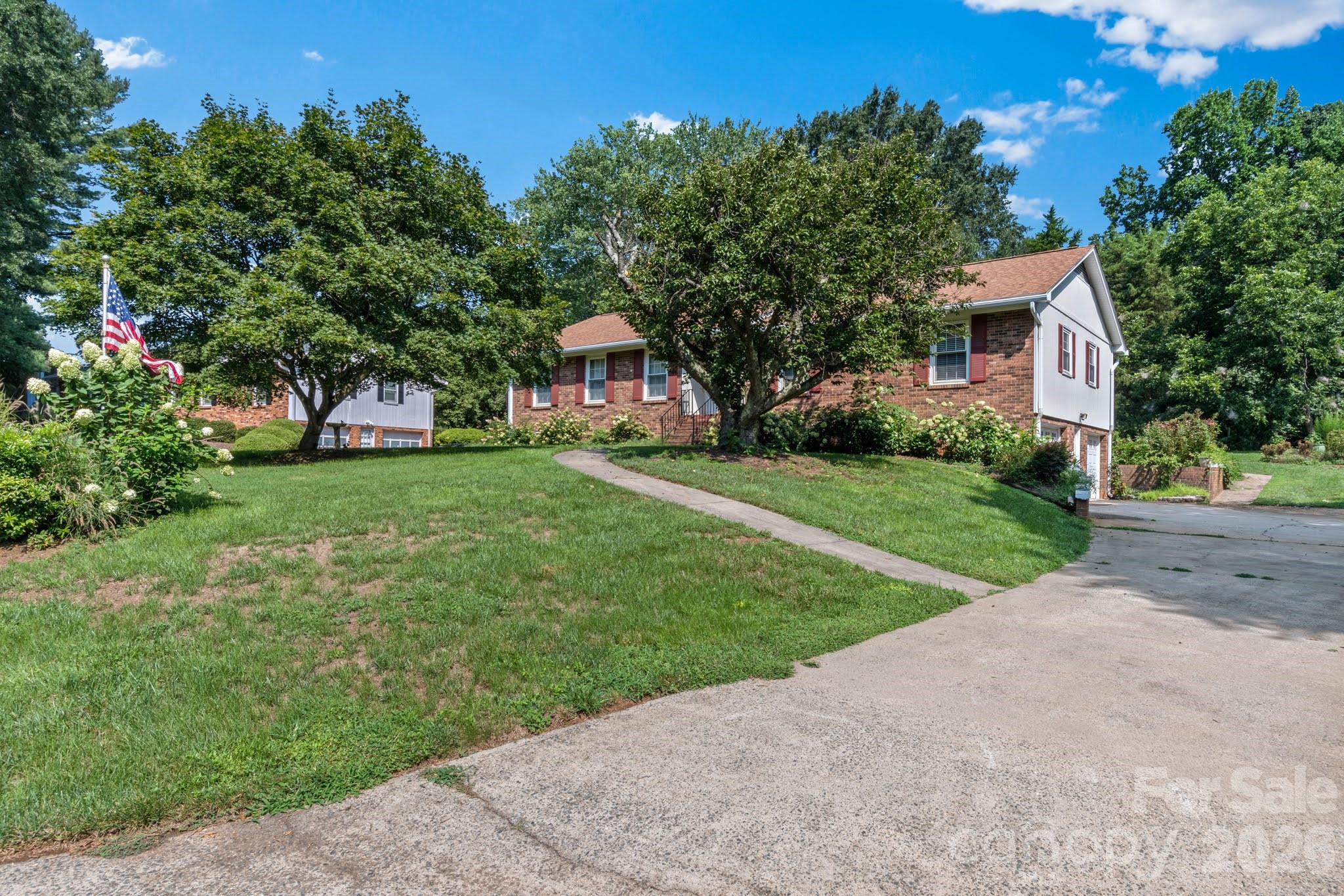 145 Stanwell Court Property Photo 2