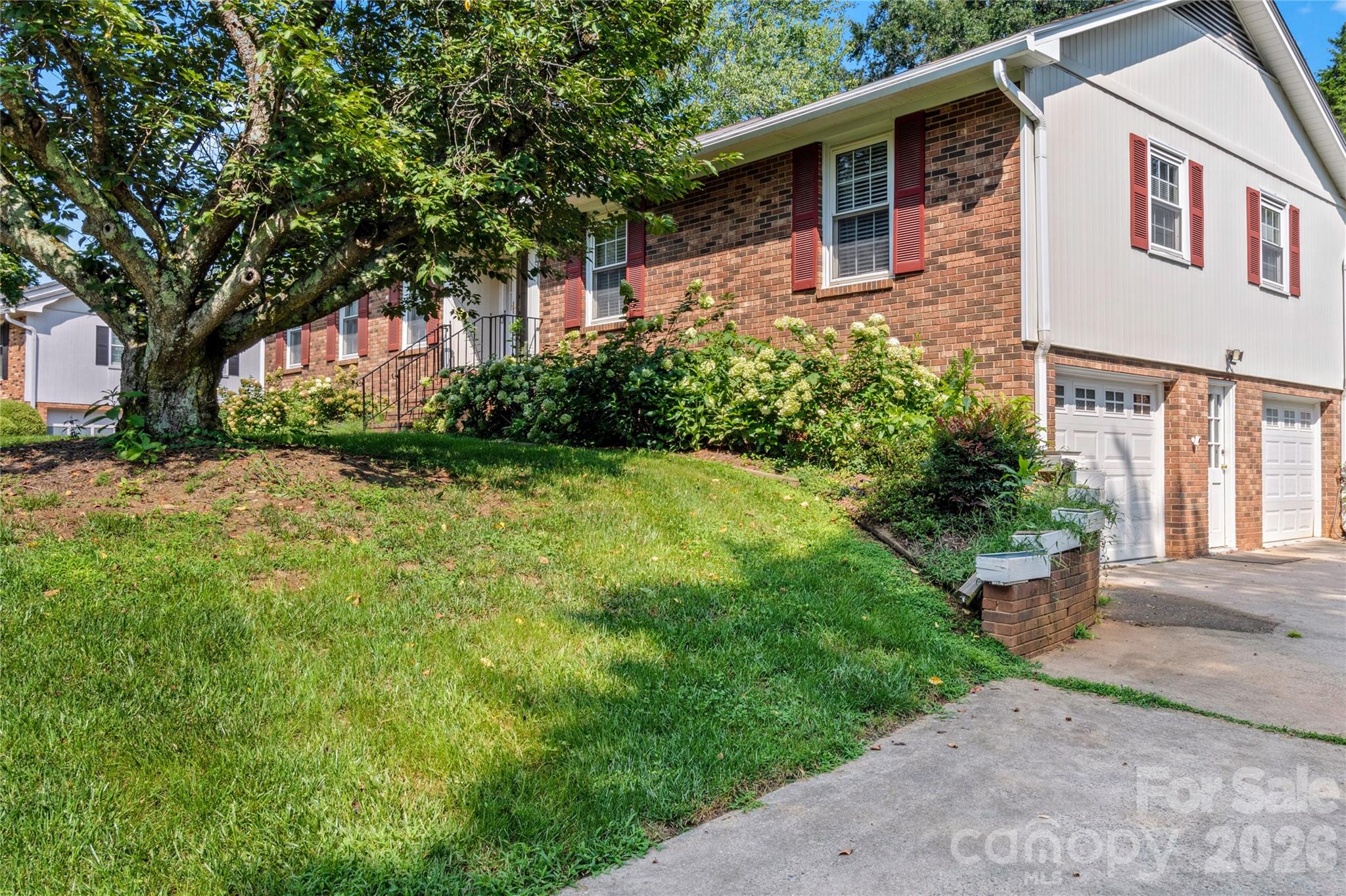 145 Stanwell Court Property Photo 4