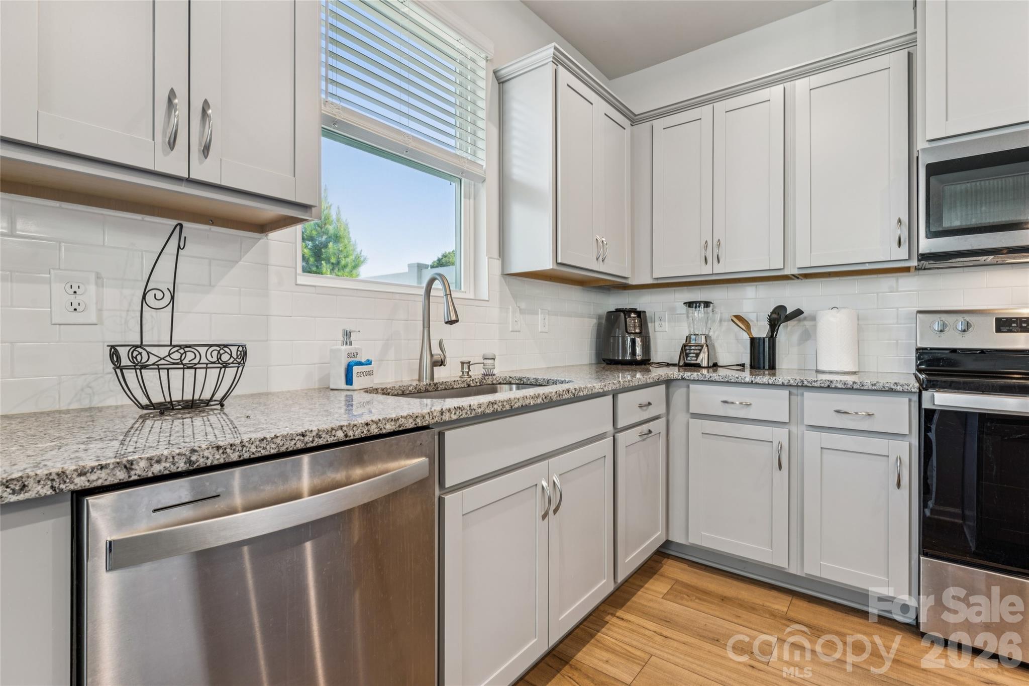 5119 Carrick Street Property Photo 7