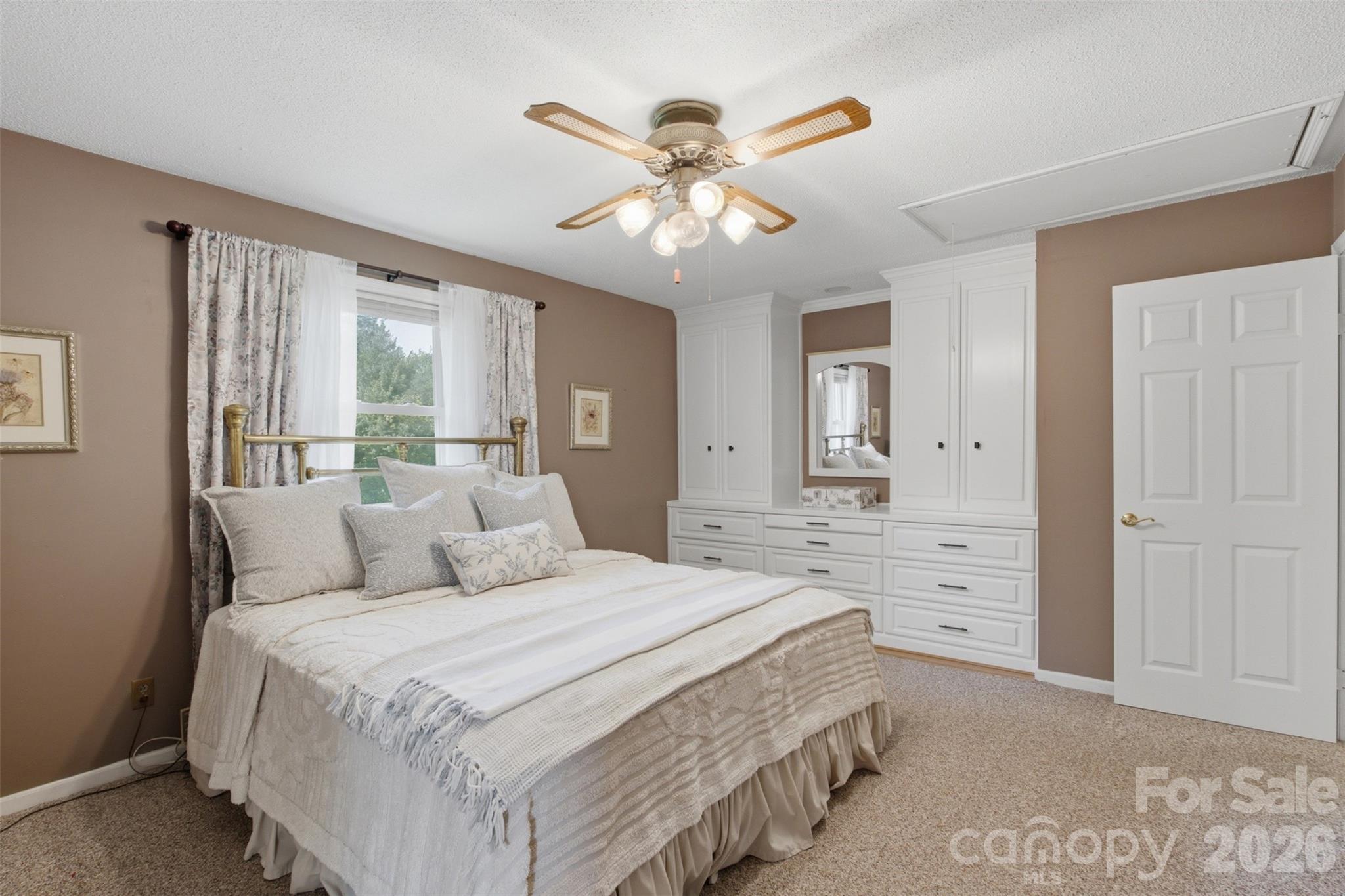 220 Hunstanton Drive Property Photo 10