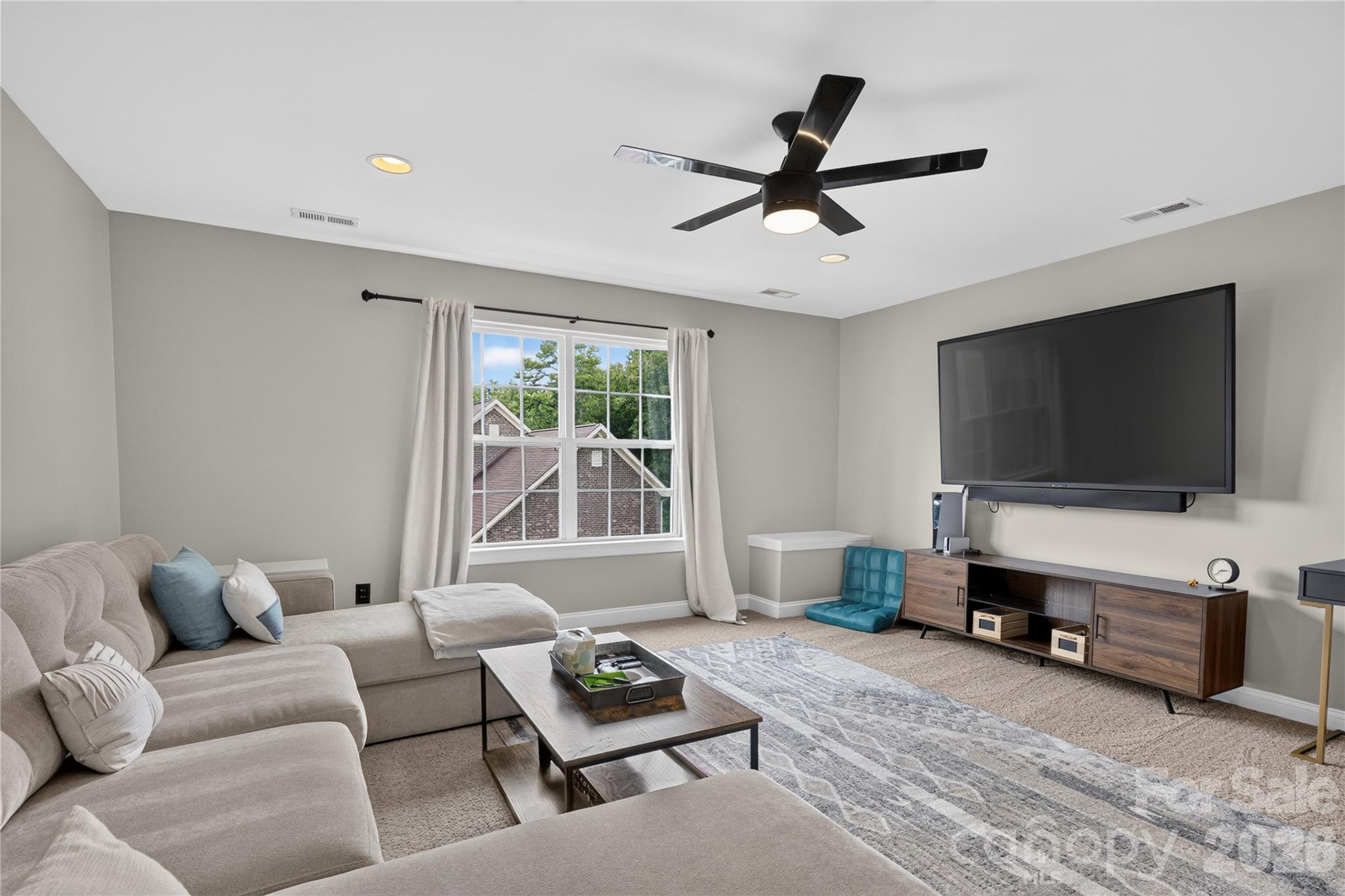 1402 Smoketree Court 152 Property Photo 12