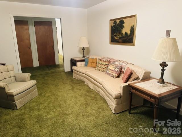 1424 N Post Road Property Photo 9