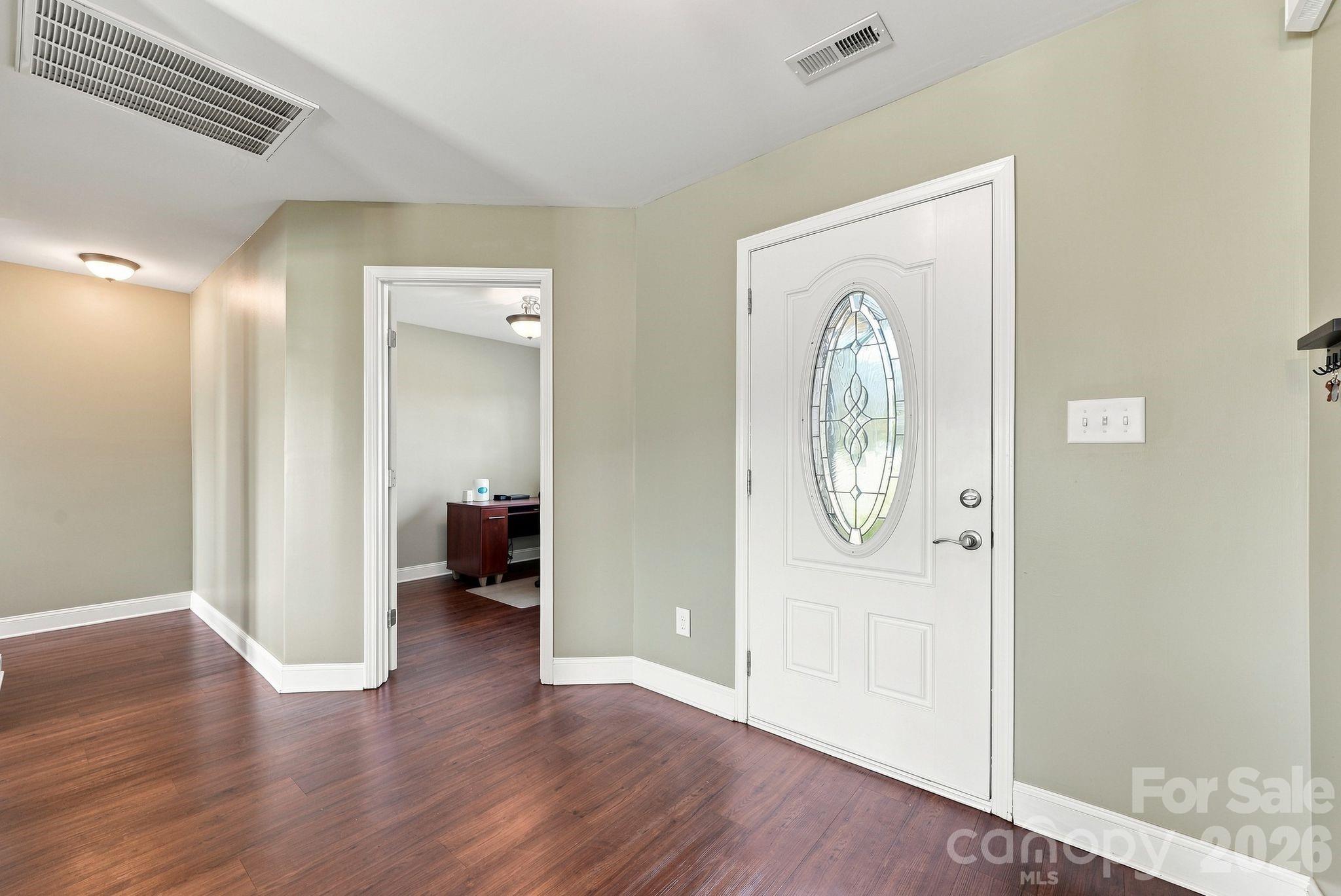 1215 Autumn Cove Property Photo 4
