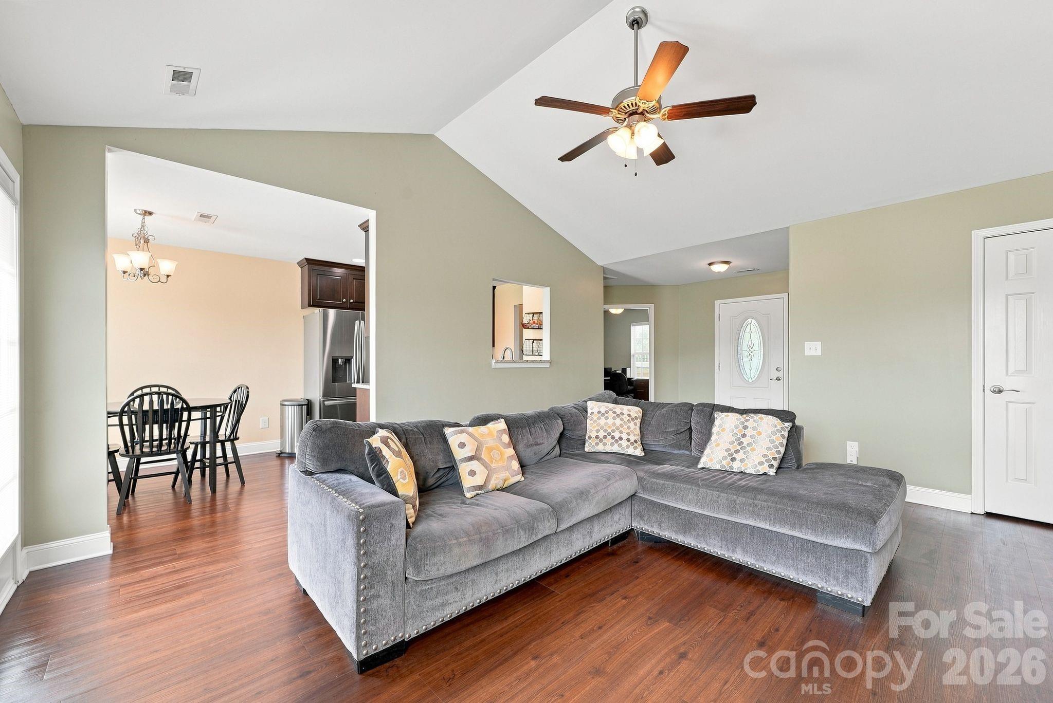 1215 Autumn Cove Property Photo 7