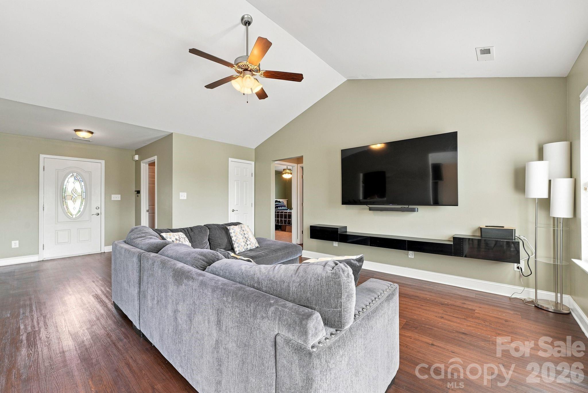 1215 Autumn Cove Property Photo 9
