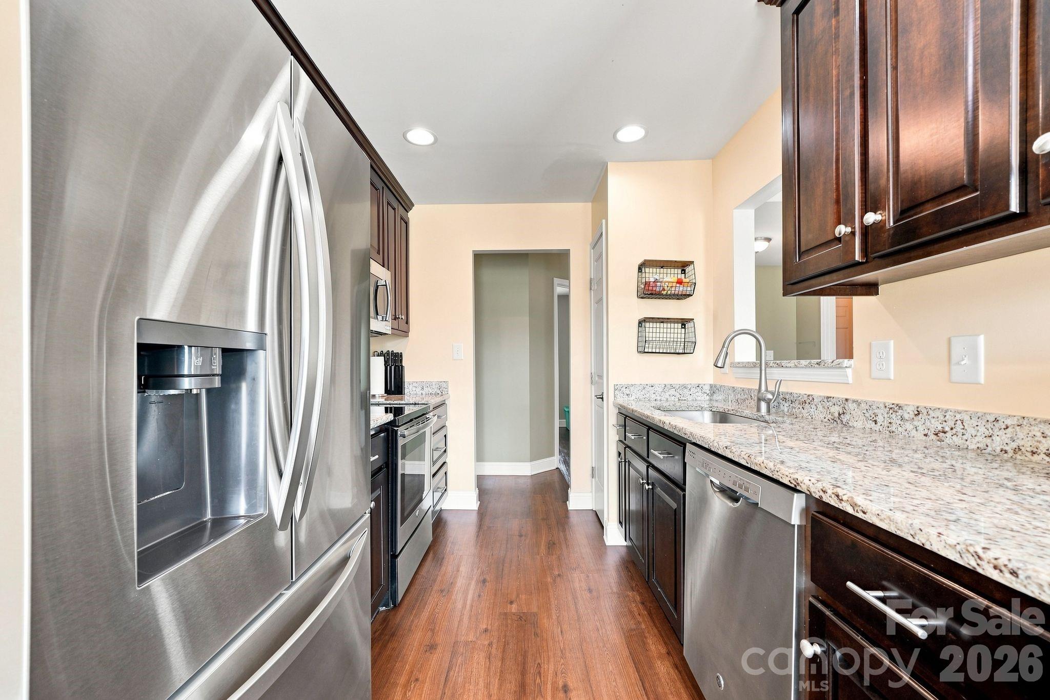 1215 Autumn Cove Property Photo 11
