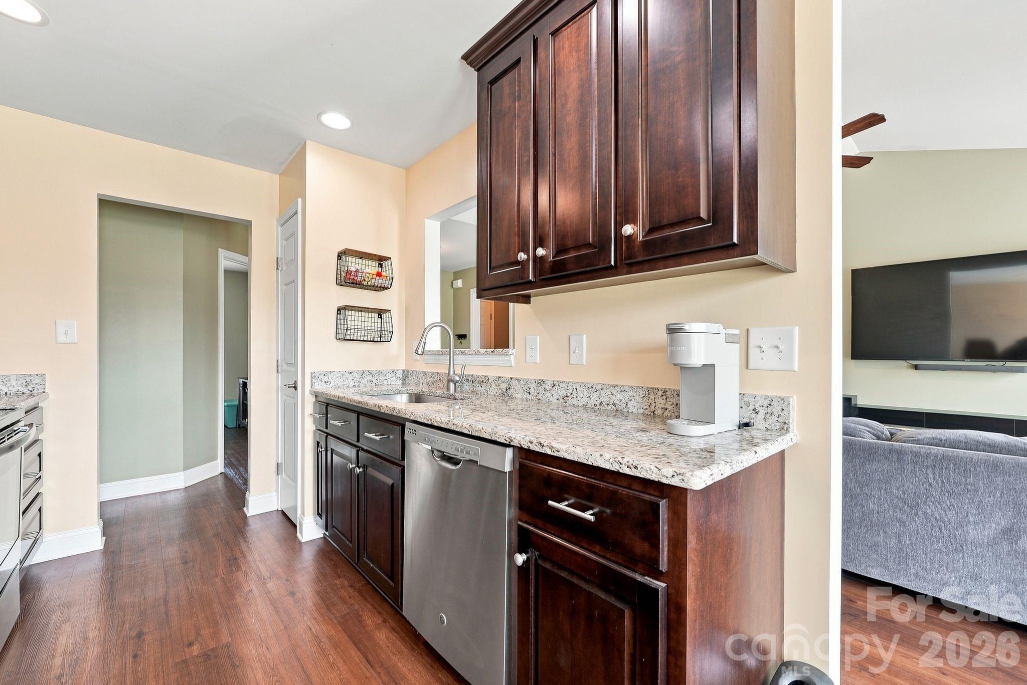 1215 Autumn Cove Property Photo 12