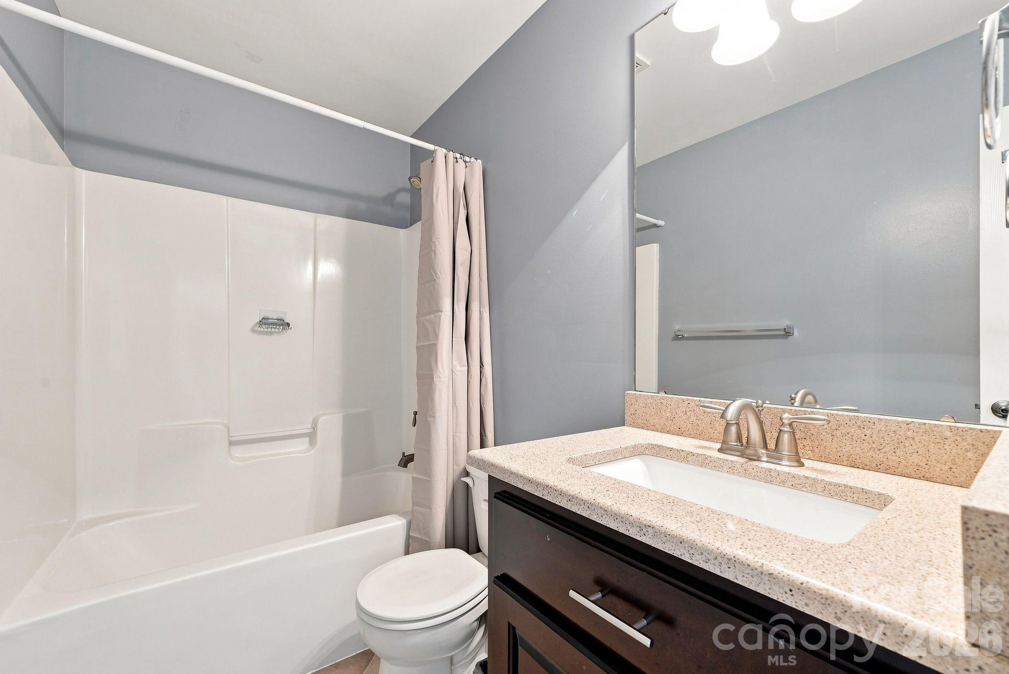 1215 Autumn Cove Property Photo 24
