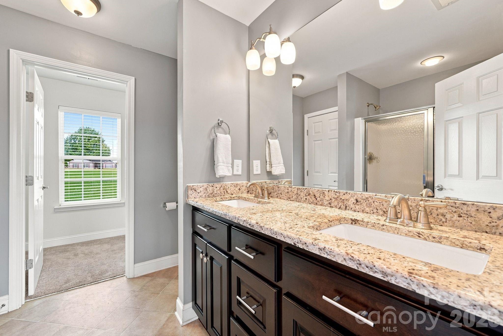 1215 Autumn Cove Property Photo 27