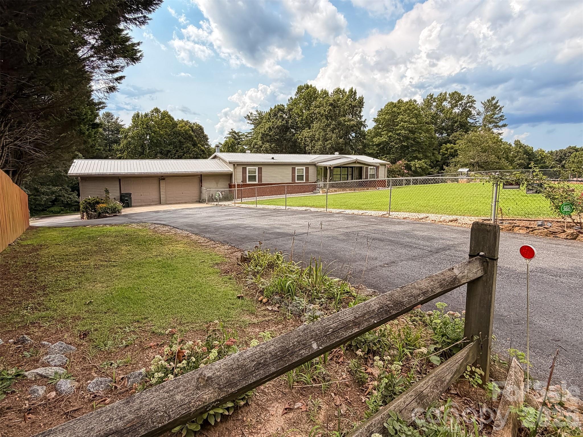 1898 Henry Smith Street Property Photo 1