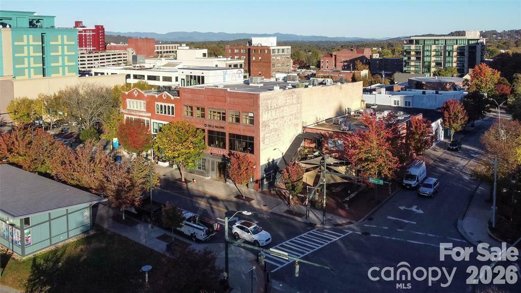124 College Street Property Photo 4