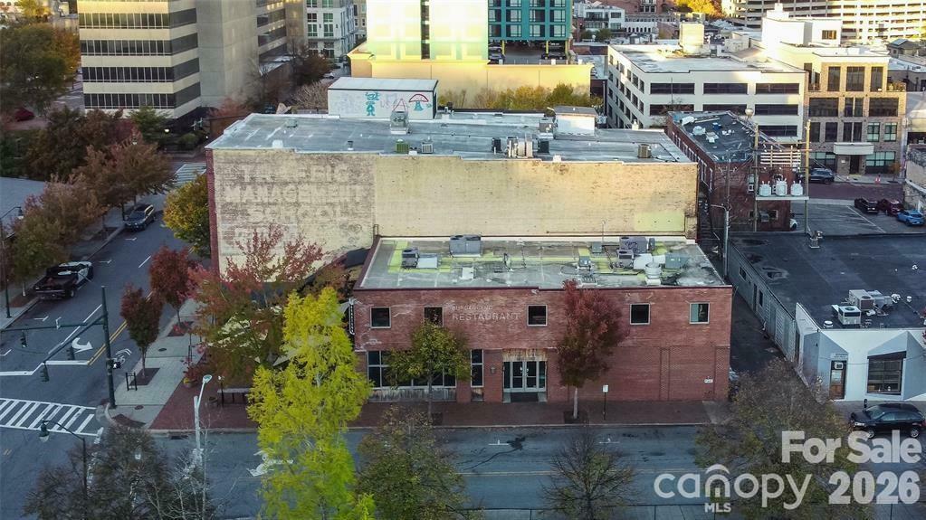 124 College Street Property Photo 6