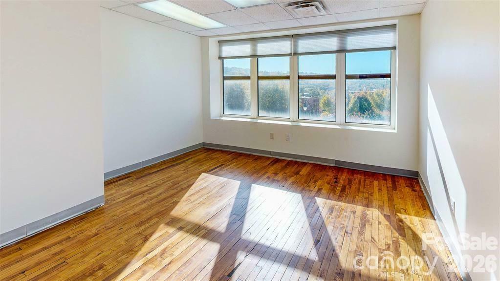 124 College Street Property Photo 8