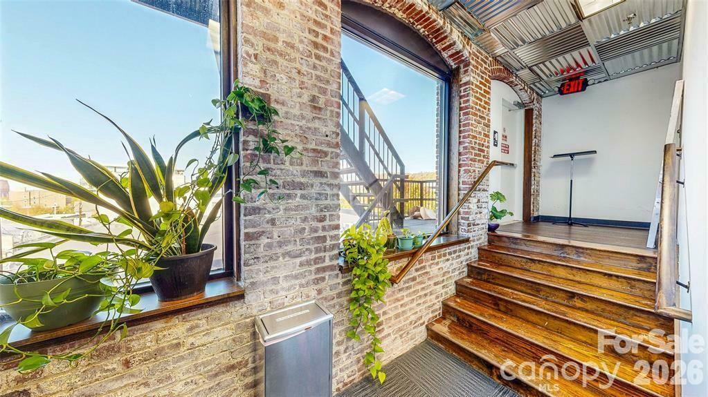 124 College Street Property Photo 23