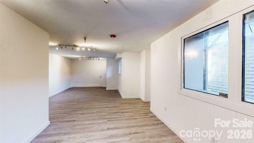 124 College Street Property Photo 31