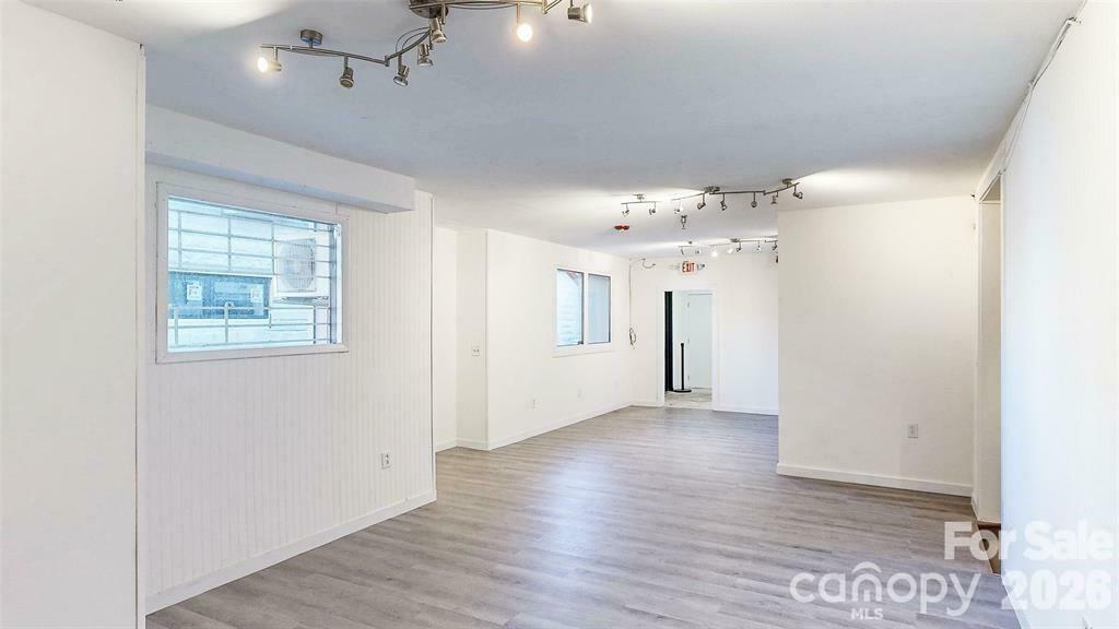124 College Street Property Photo 32