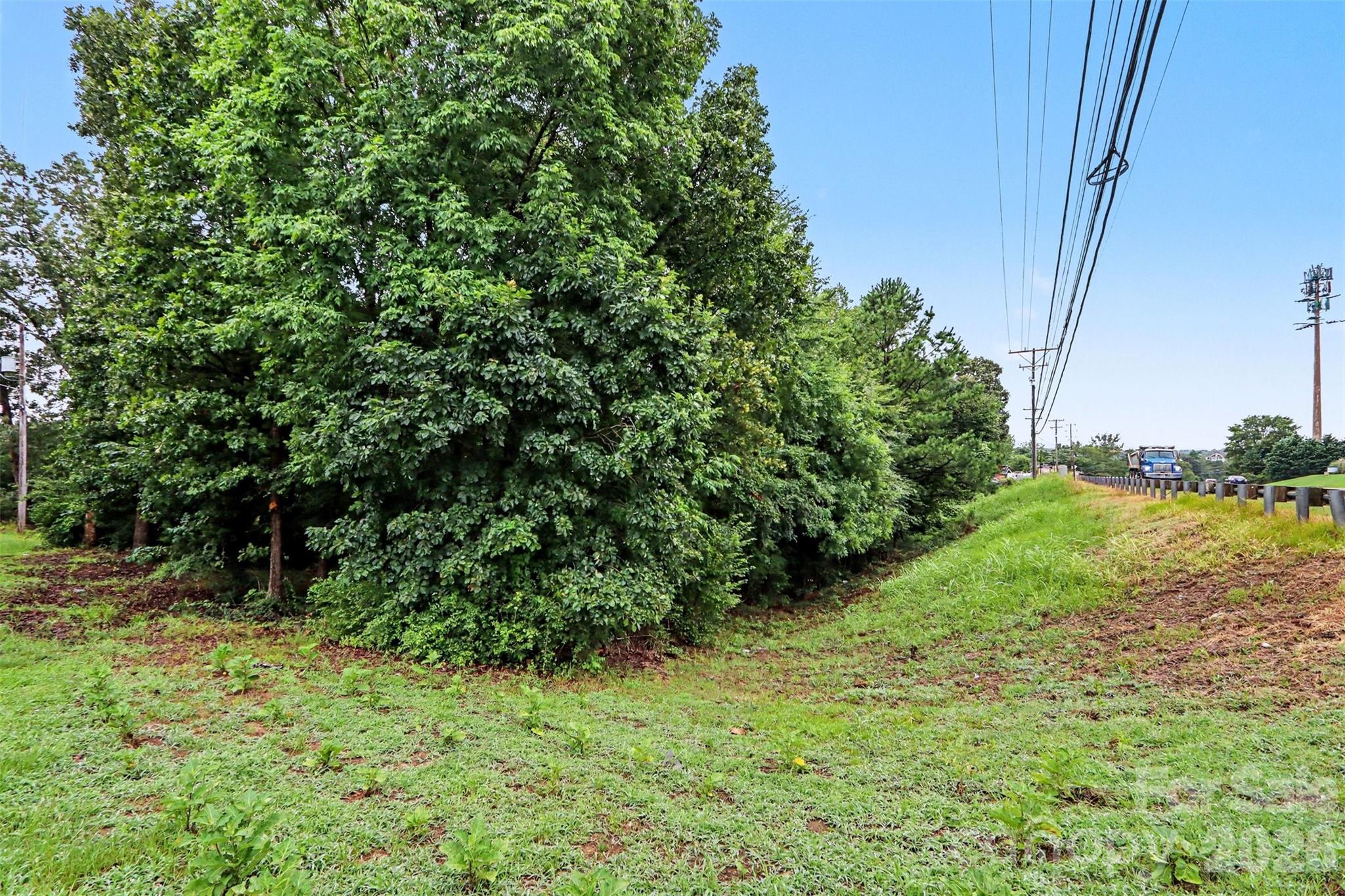 12002 N Tryon Street Property Photo 7