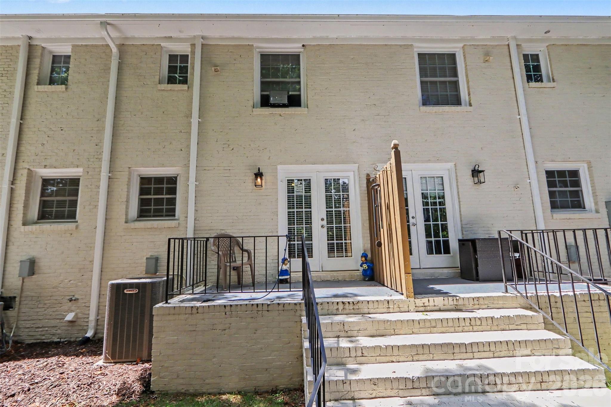 718 W Franklin Street Property Photo 18