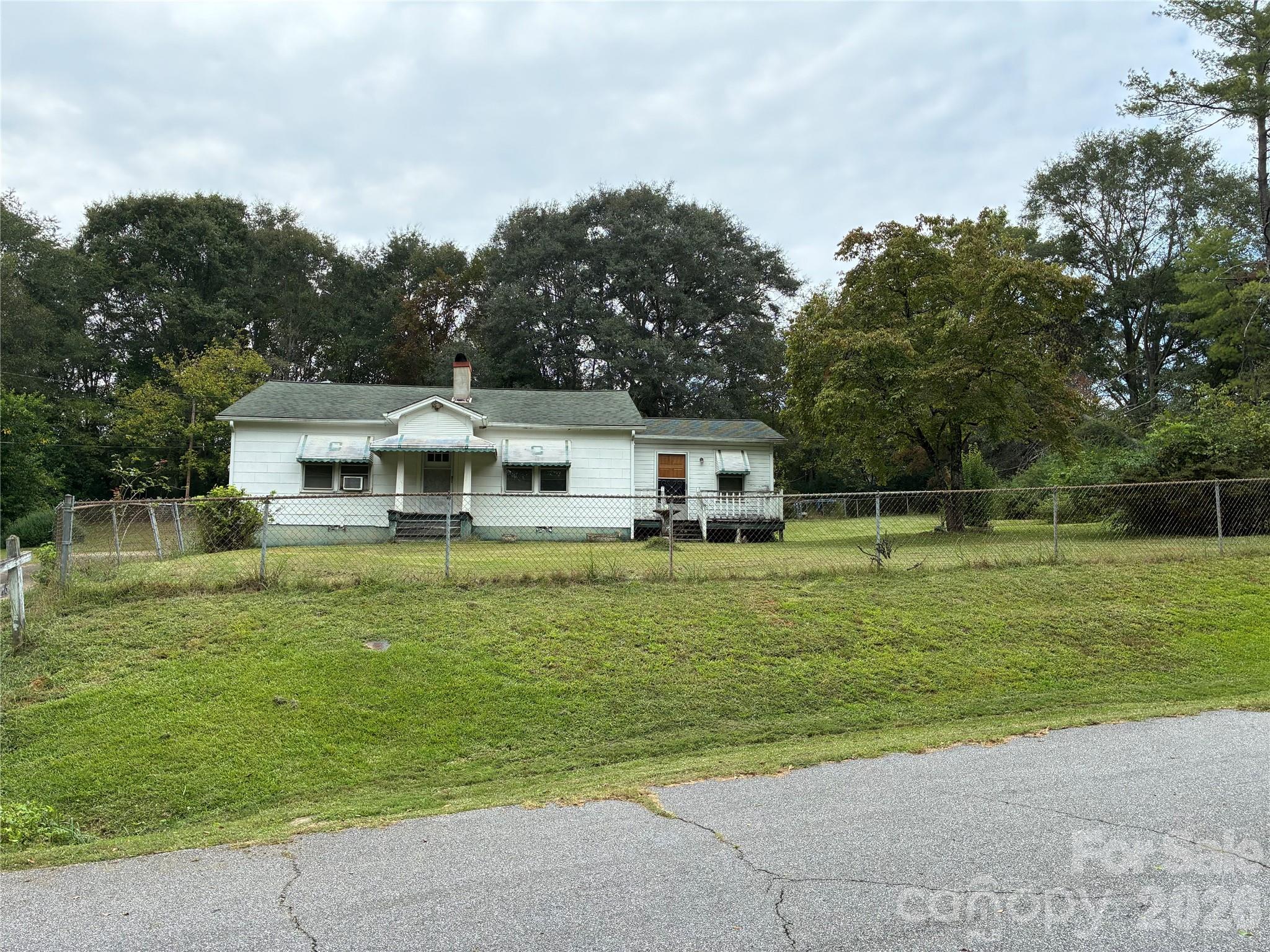 206 Railroad Street Property Photo 5