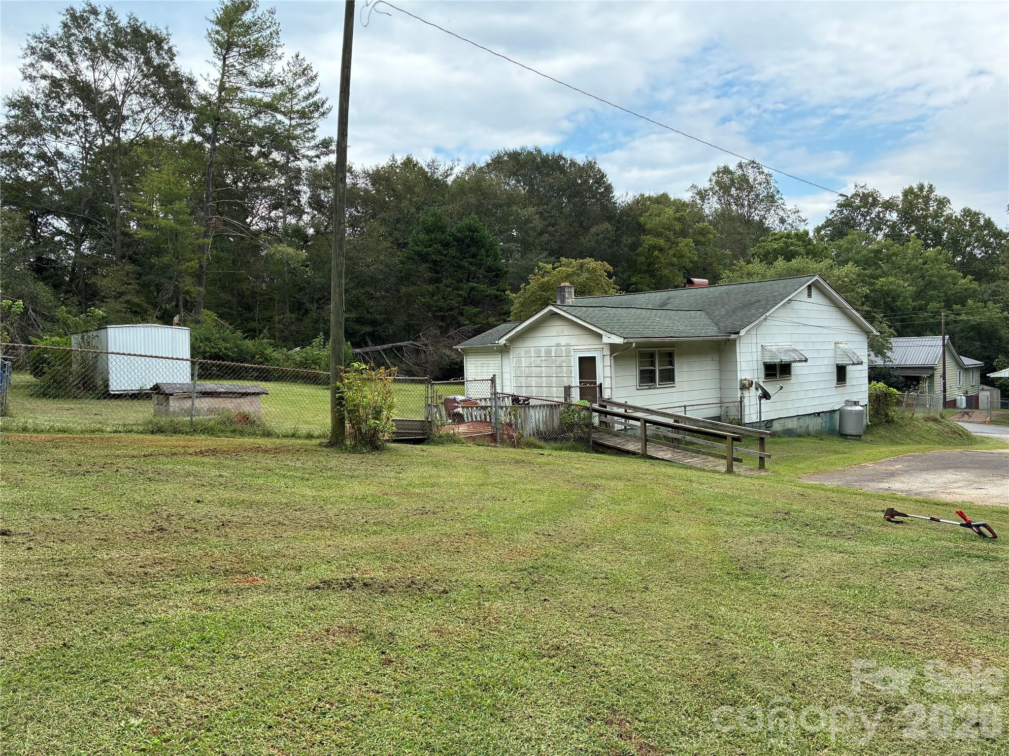206 Railroad Street Property Photo 6