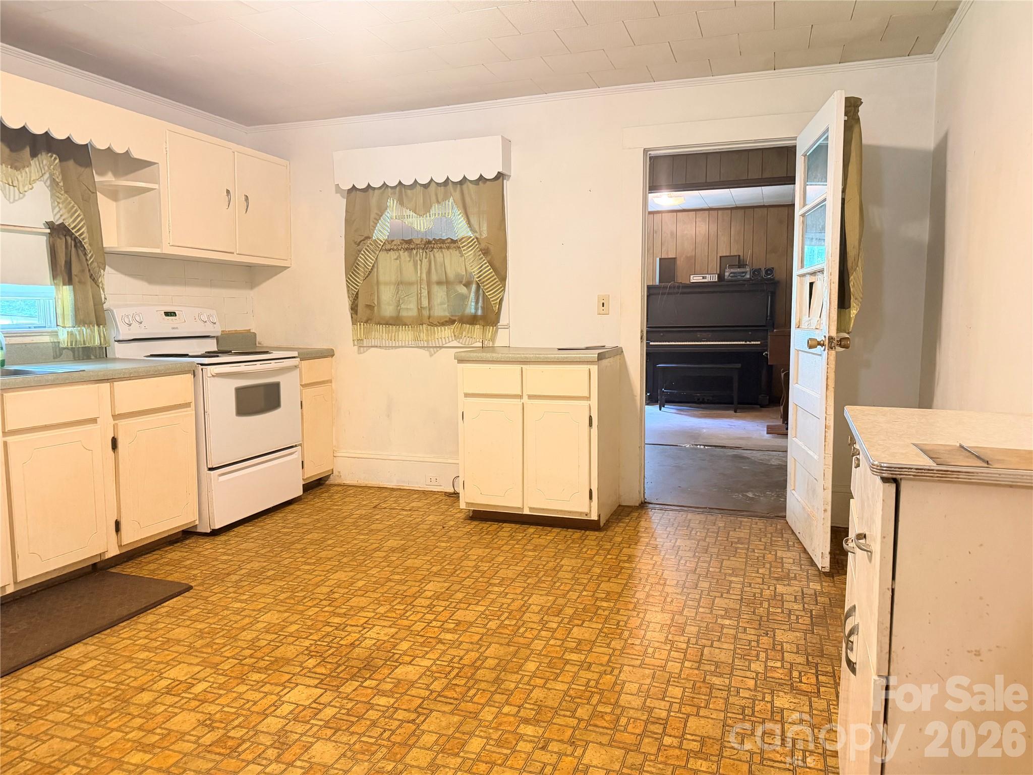 206 Railroad Street Property Photo 7
