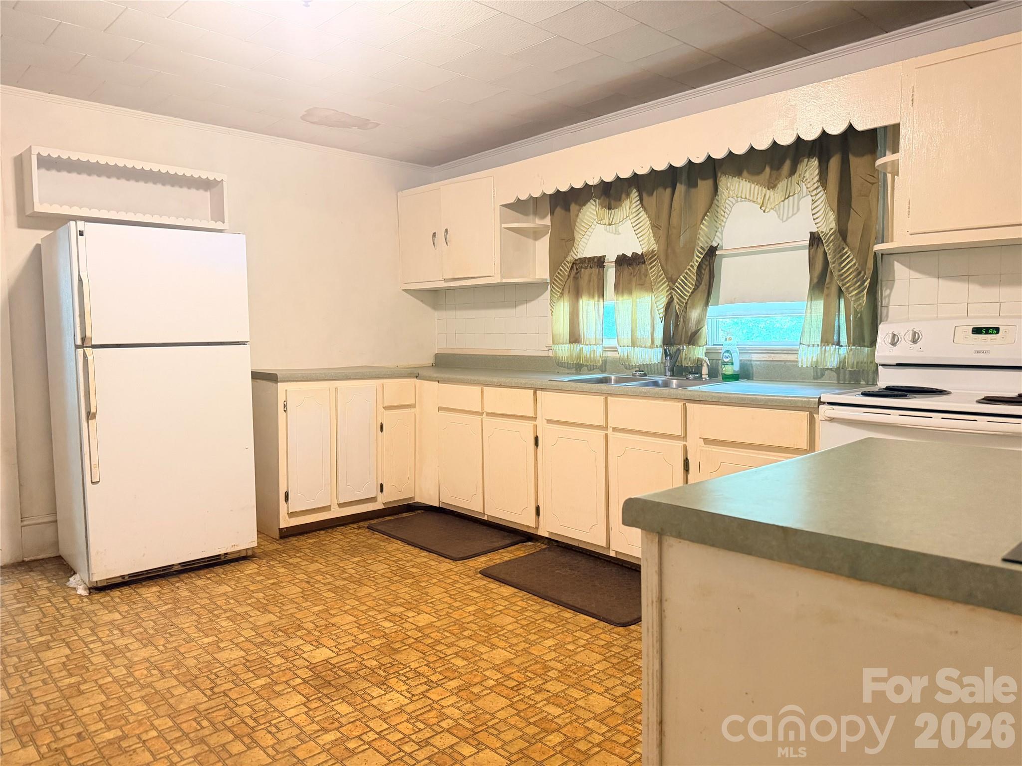 206 Railroad Street Property Photo 8