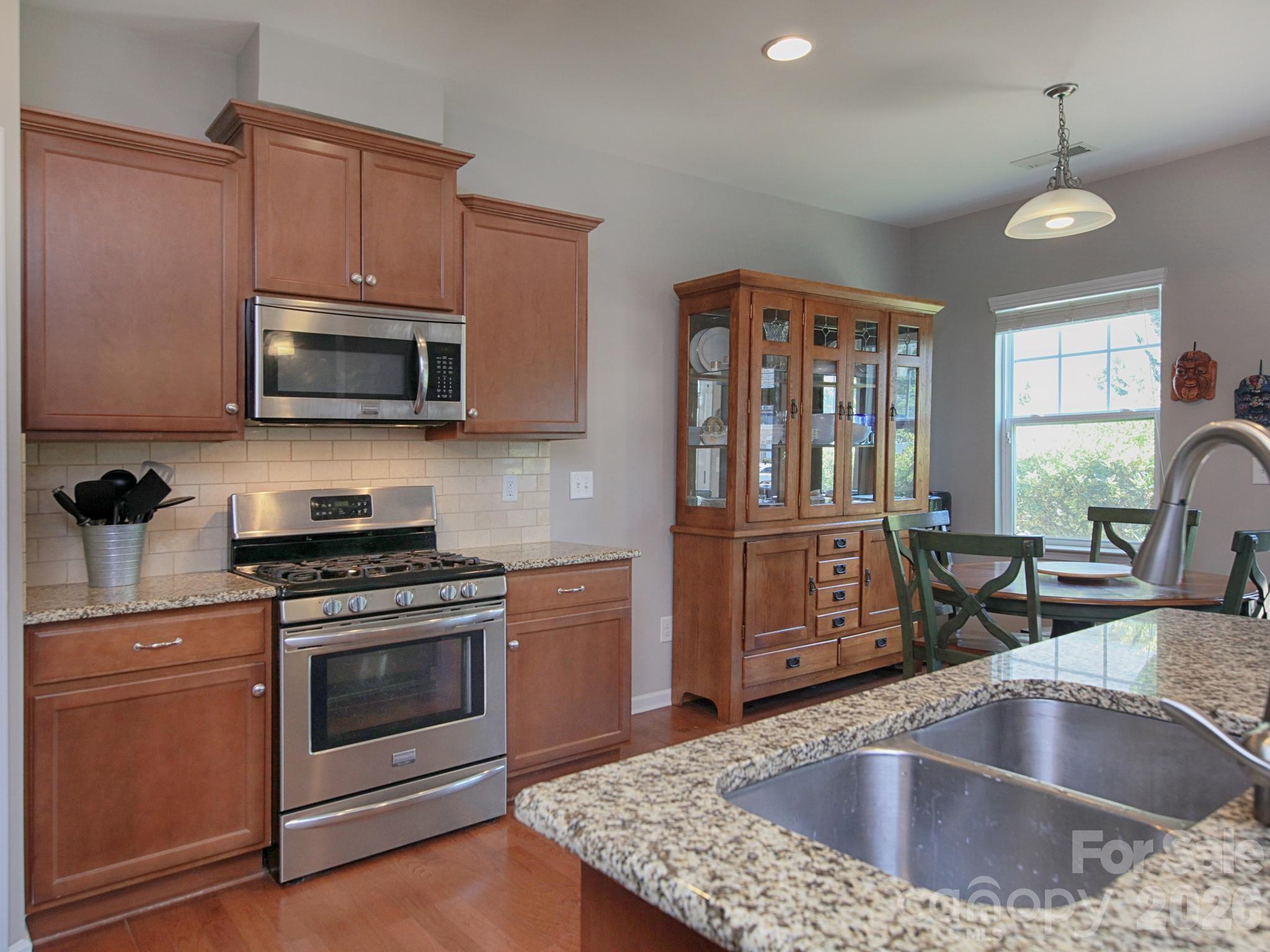 115 Dellbrook Street D Property Photo 16
