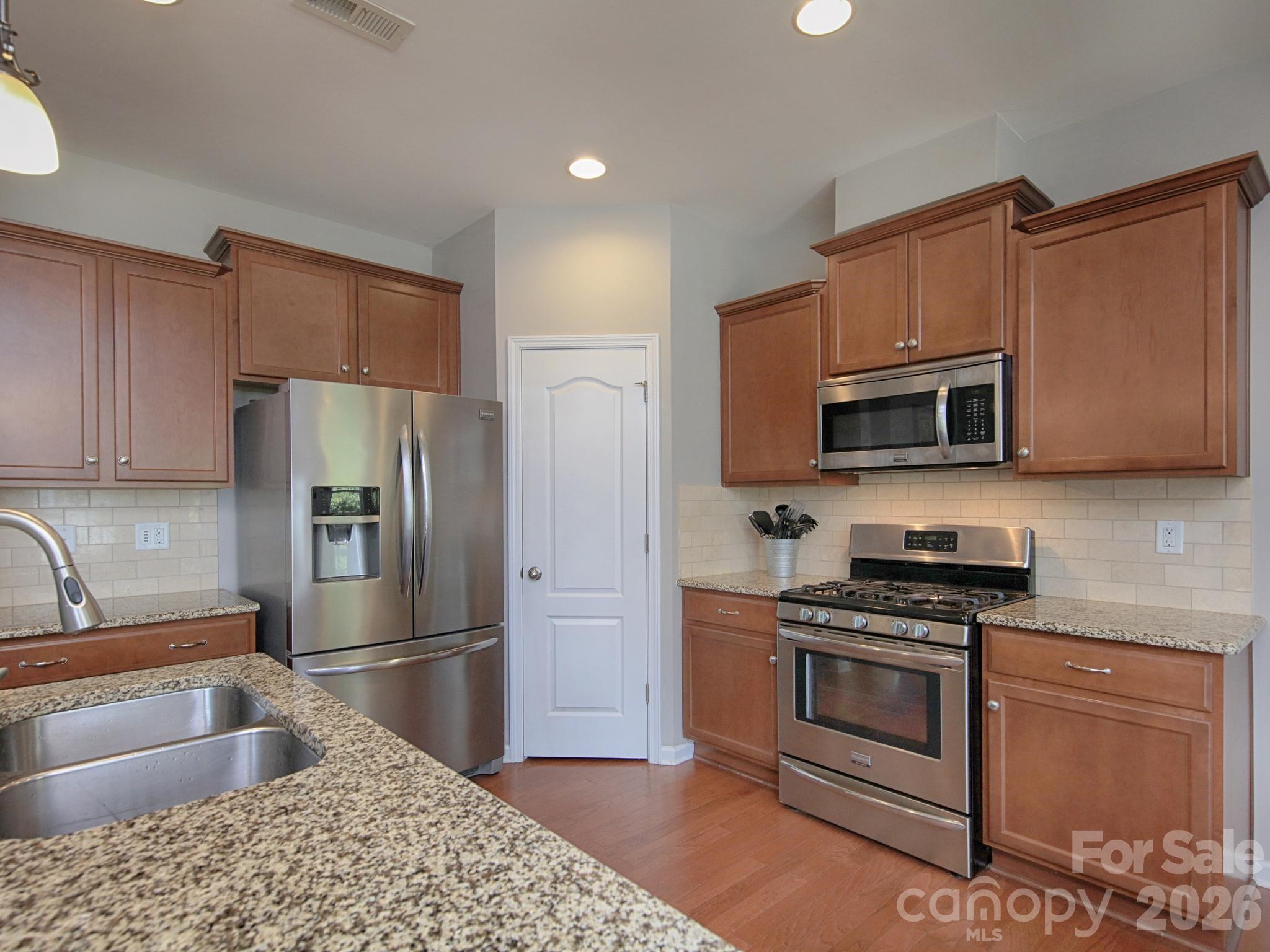 115 Dellbrook Street D Property Photo 17