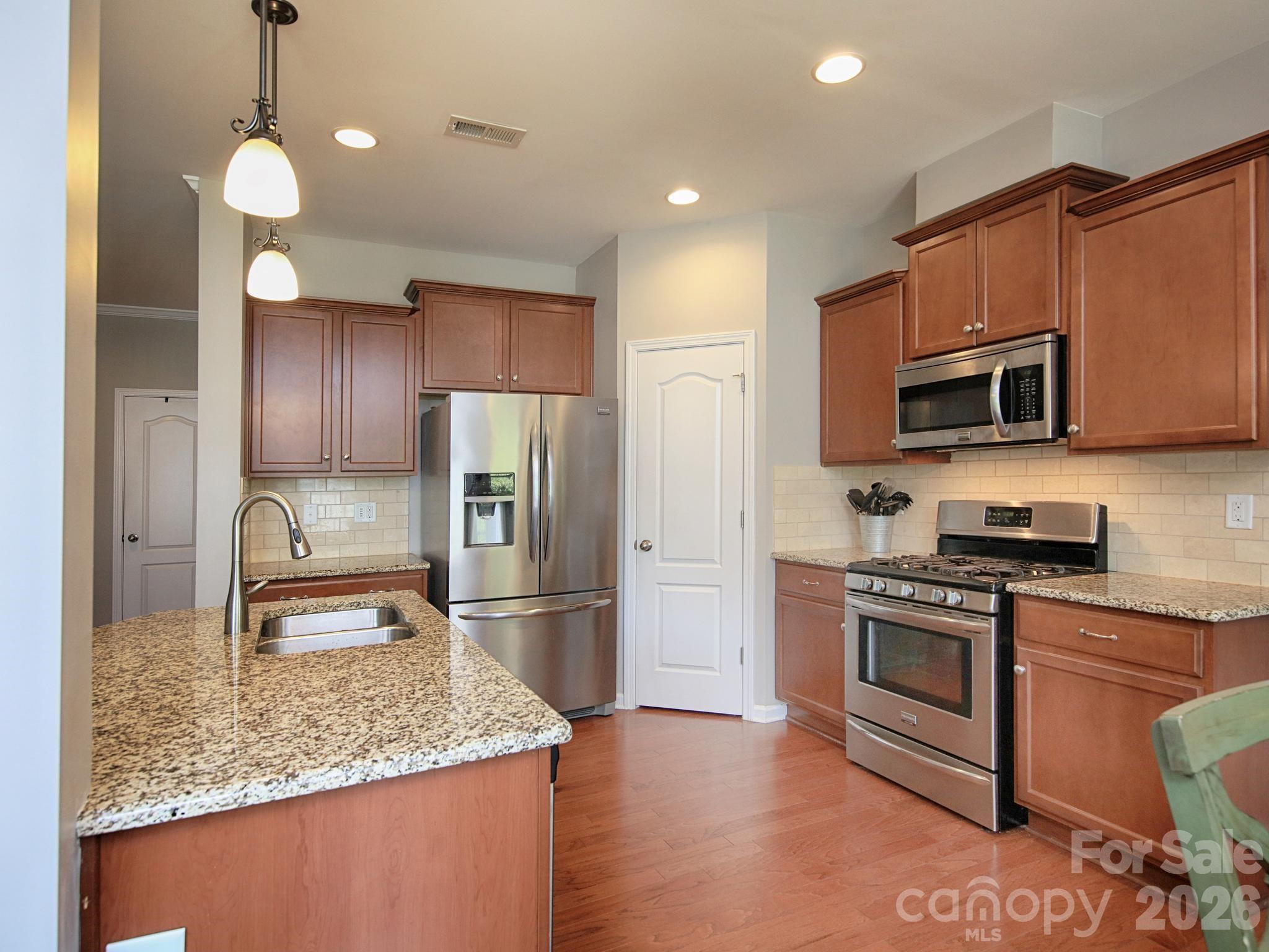 115 Dellbrook Street D Property Photo 18