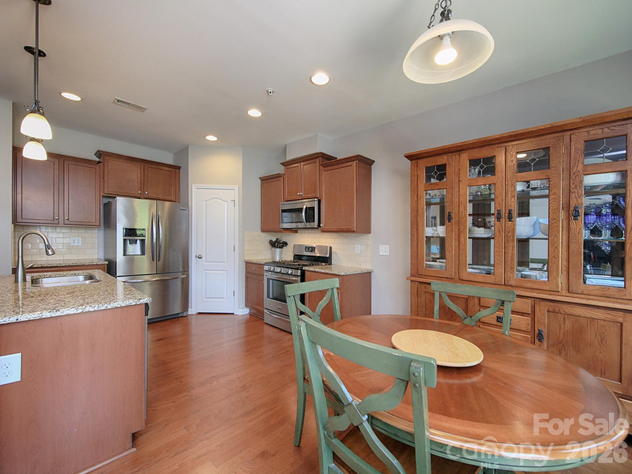 115 Dellbrook Street D Property Photo 19