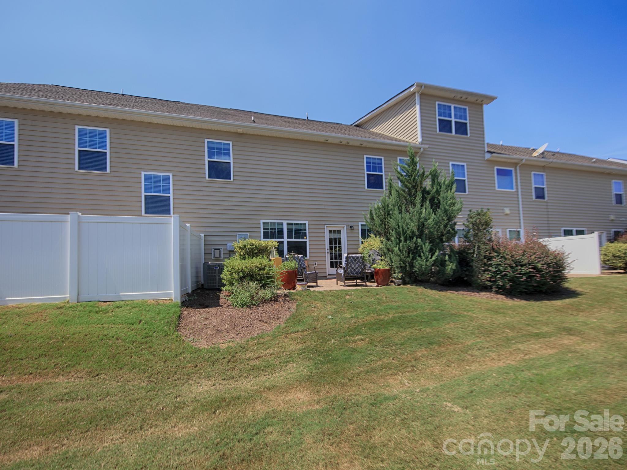 115 Dellbrook Street D Property Photo 42