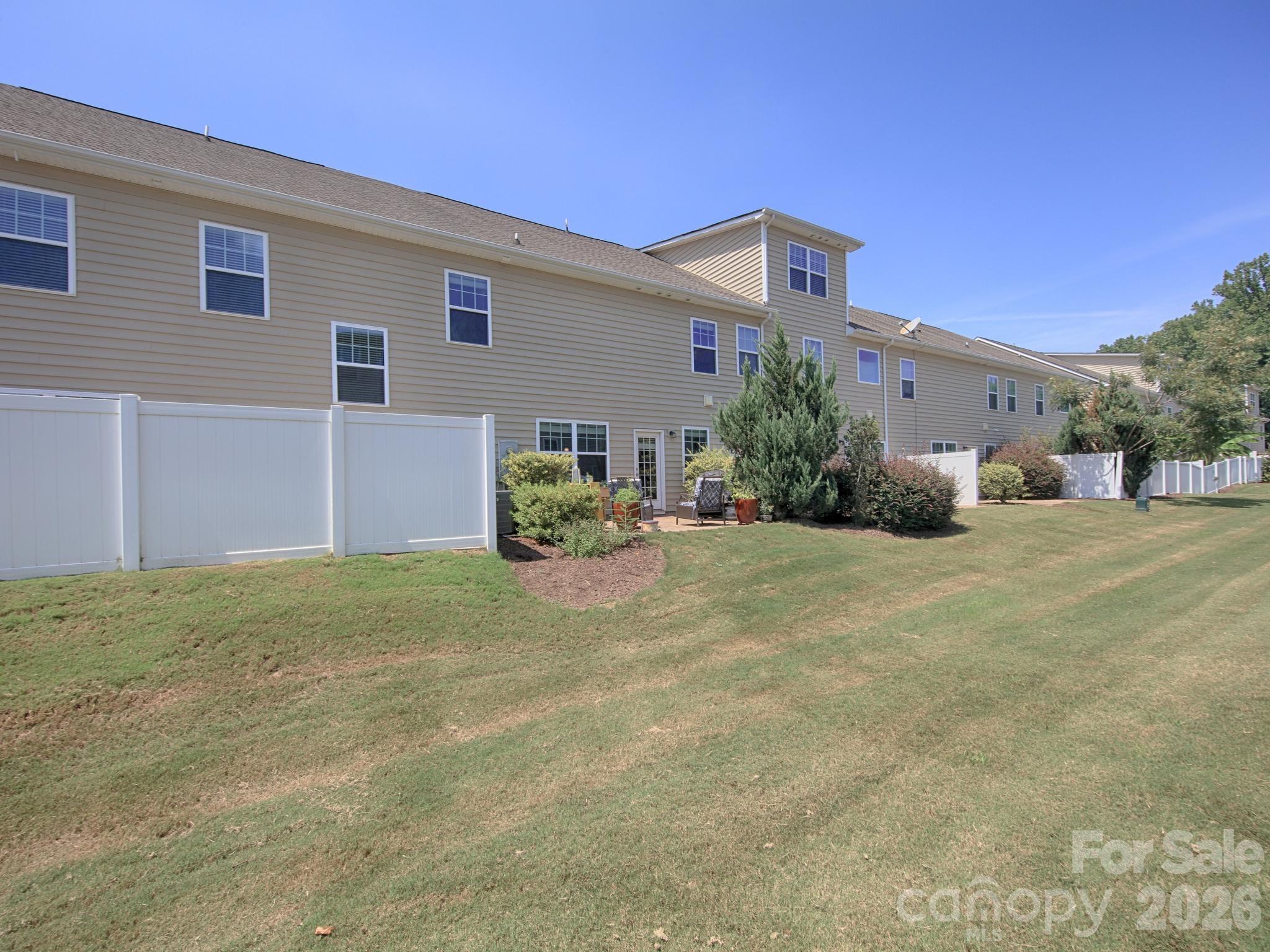 115 Dellbrook Street D Property Photo 44